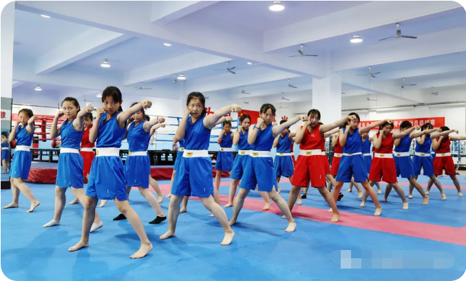 少林武校女子學(xué)員的風(fēng)采