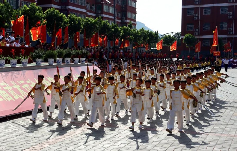 學(xué)生沒(méi)有學(xué)籍能不能去武校上學(xué)？怎么辦理手續(xù)