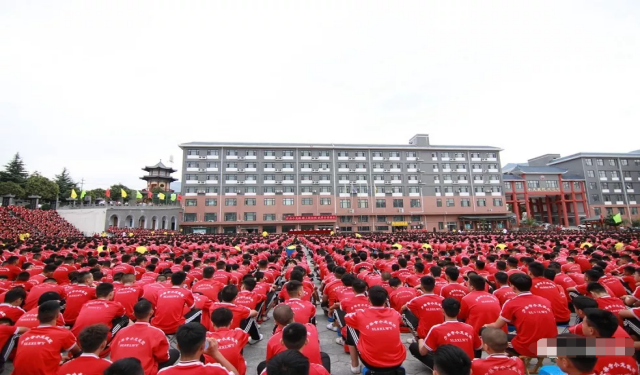 【權(quán)威認(rèn)證·武學(xué)殿堂】少林小龍武院：一所名副其實的正規(guī)武術(shù)學(xué)院