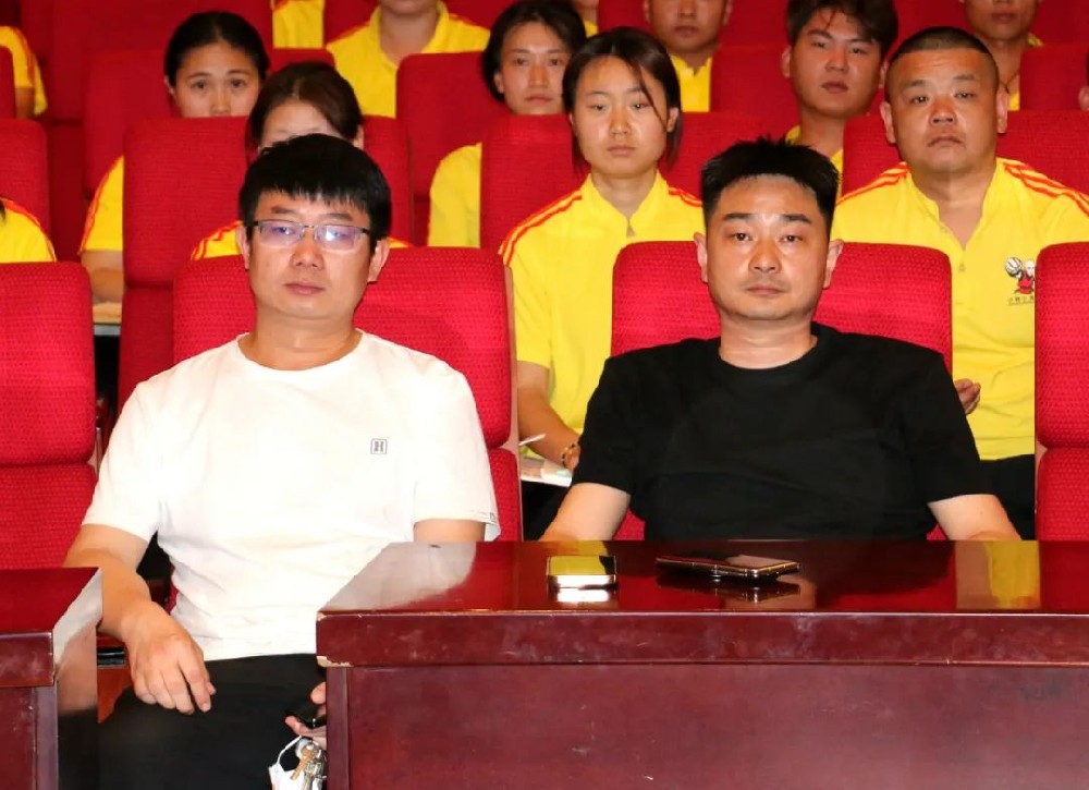 少林小龍武校邀請(qǐng)登封市公安局武管大隊(duì)副隊(duì)長(zhǎng)趙曦曦來(lái)校開(kāi)展法治宣傳警示教育活動(dòng)