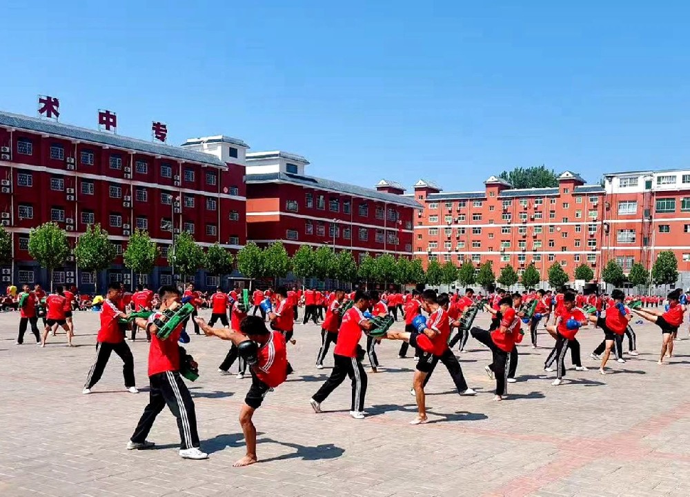 2025年去河南少林學(xué)校學(xué)費(fèi)多少？少林小龍武校的優(yōu)勢(shì)與收費(fèi)標(biāo)準(zhǔn)