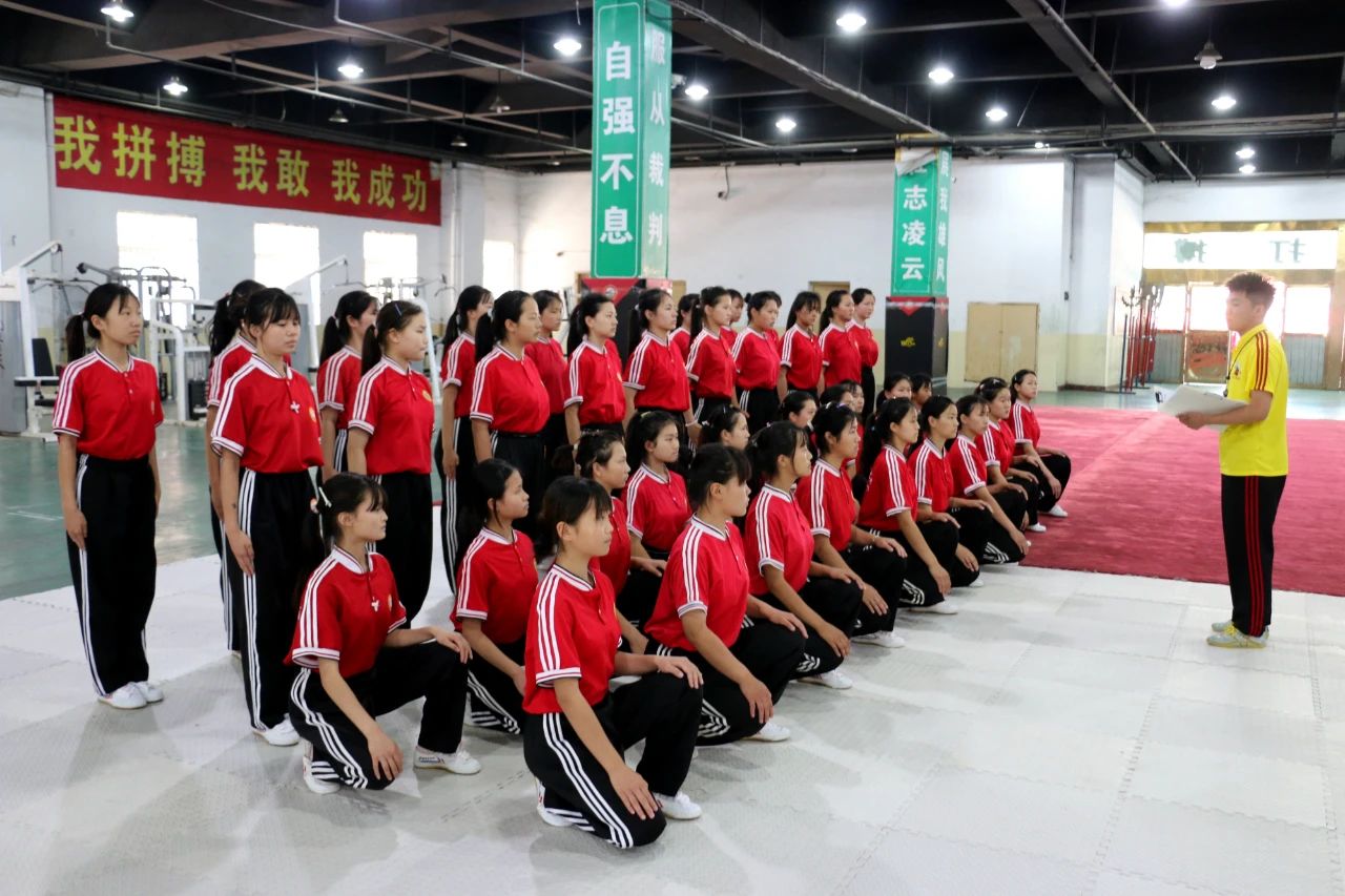 嵩山少林小龍文武學(xué)校