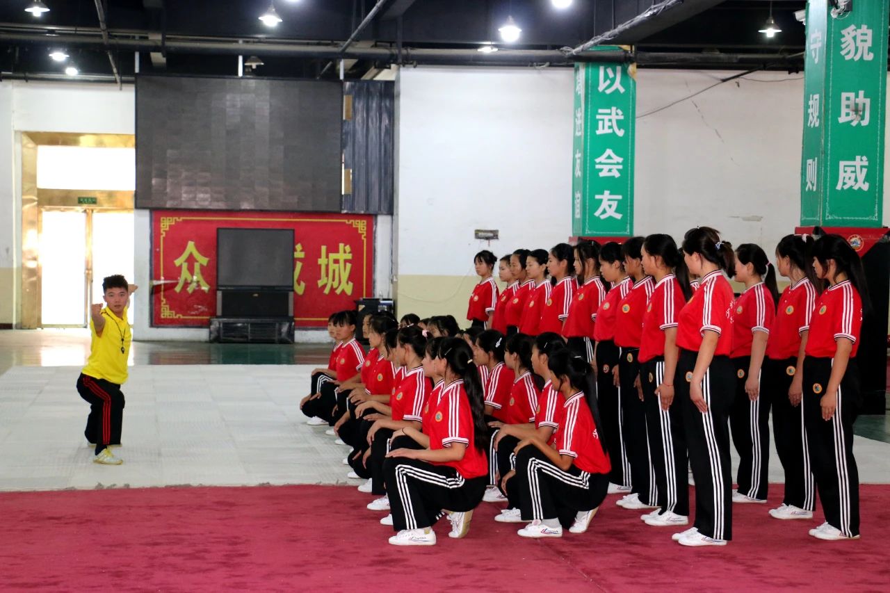嵩山少林小龍文武學(xué)校