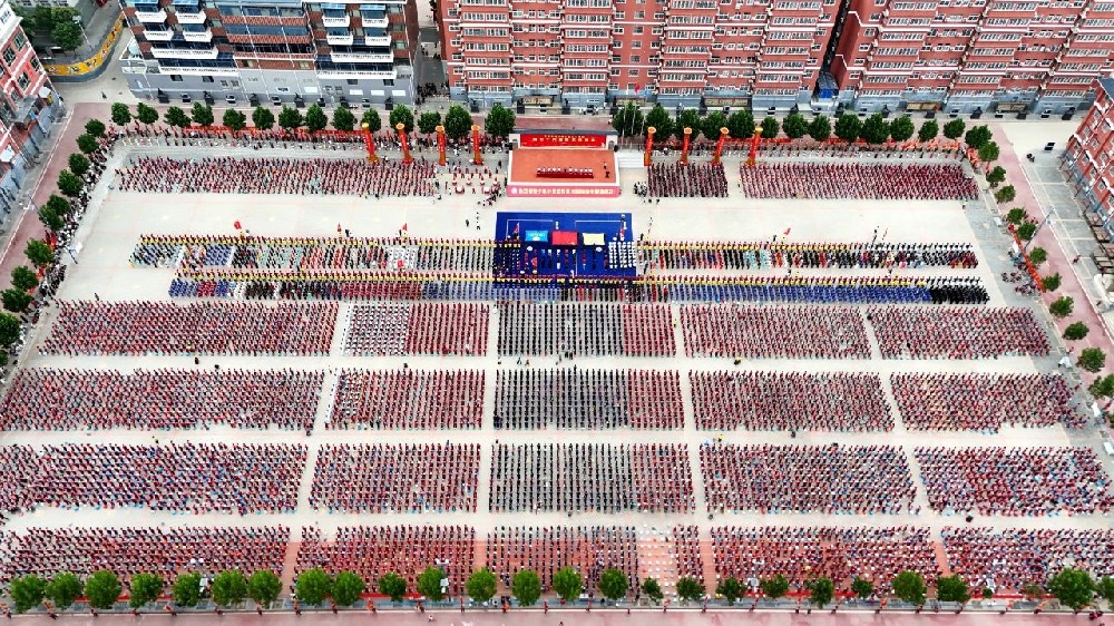 青春似火燃賽場 武韻飛揚展風(fēng)華——登封市少林小龍武術(shù)學(xué)校第76屆運動會盛大開幕